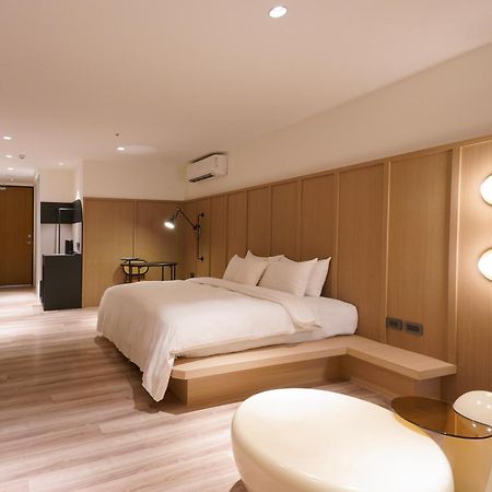Hope Hotel Тайнань Экстерьер фото